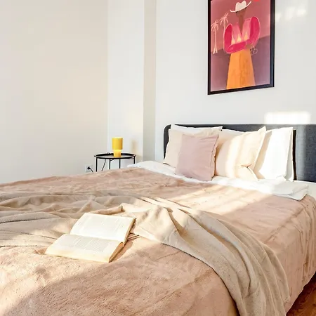 Stylish For 5 - Workspace - Center * Prague
